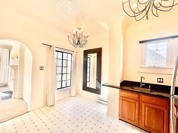 4th image of 820 Ashbury St APT 5