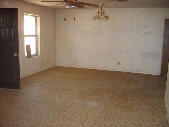 3rd image of 1412 Kingsvalley Dr