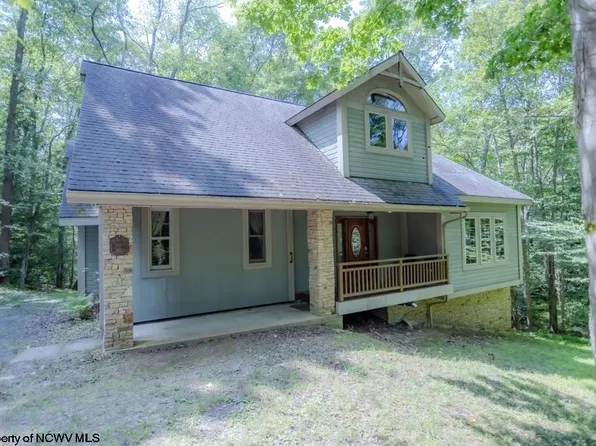 174 Sumac Ln, Terra Alta, WV 26764