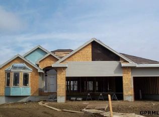 1040 N 183rd Cres, Elkhorn, NE 68022
