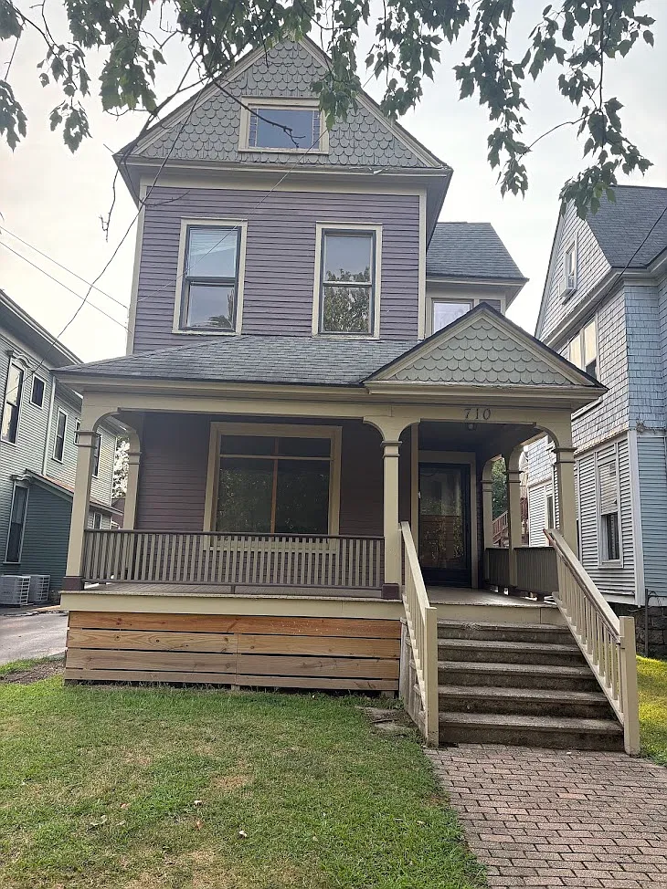 1 bed, 1000 sqft, $895 — Photo 1