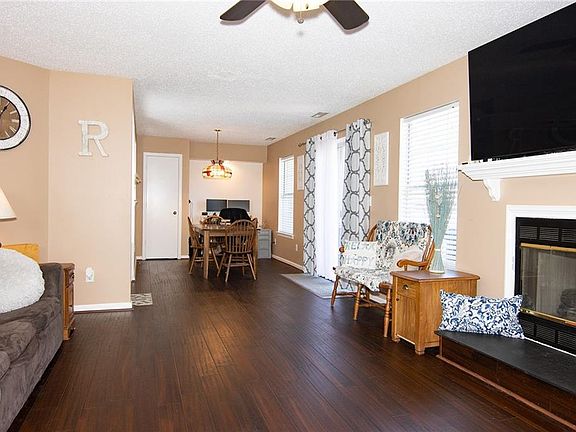 3rd image of 4941 Adelia Dr