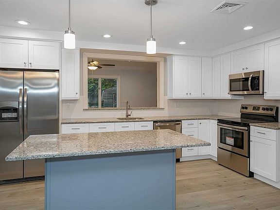 4th image of 74 Woodview Ln