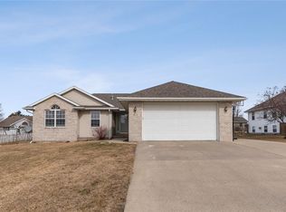 210 6th Ave W, Walford, IA 52351