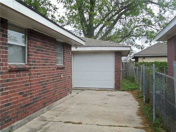 3rd image of 7631 Shaw Ave