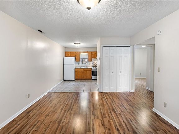 3rd image of 105 Bearwood Dr APT N