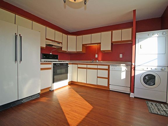 5th image of 401 Stratford Cir