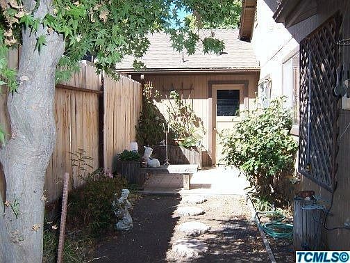 5th image of 2414 E Tulare Ave