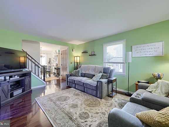 3rd image of 263 Colonial Dr