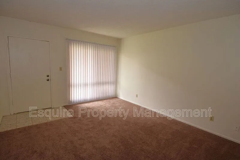1 bed, 1.0 bath, 588 sqft, $1,725 — Photo 2