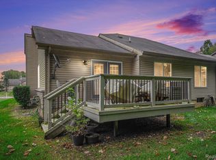 17432 N Lucille Cir, New Boston, MI 48164