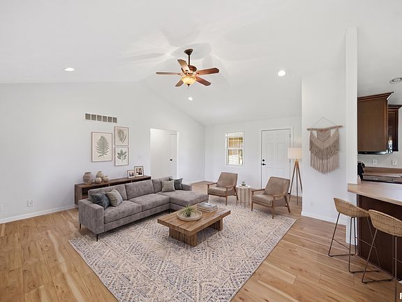5th image of 20 Ashwood Ln