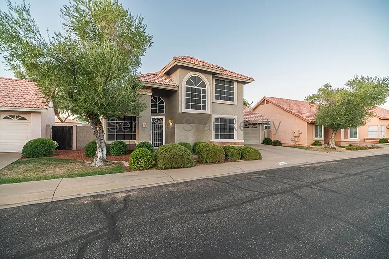 3 bed, 2.0 bath, 1373 sqft, $2,395 — Photo 1