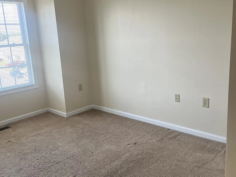 118 Myatt Ct — Photo 13