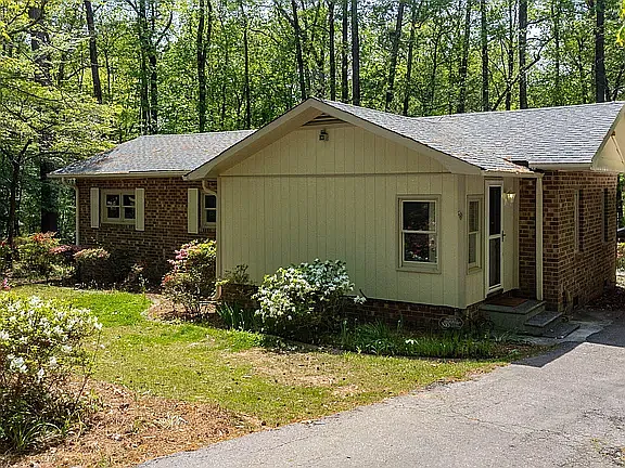 3 bed, 1114 sqft, $1,950 — Photo 4