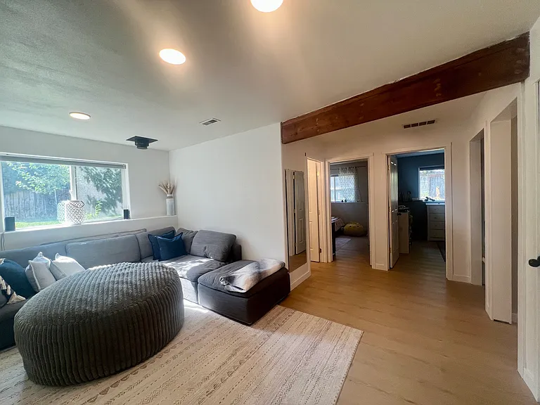 2093 E Greenleaf Ln — Photo 18