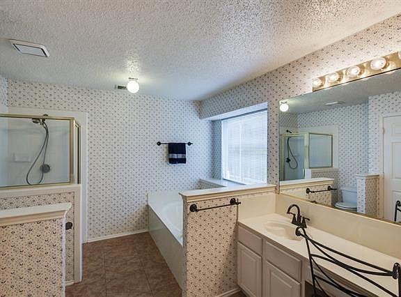 5th image of 2233 Tanglewood St