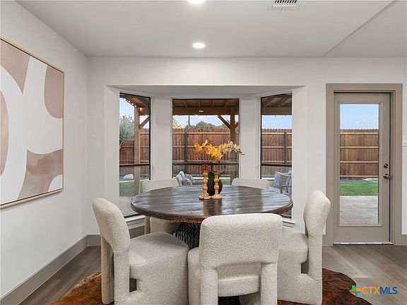 3rd image of 14 Country Club Cir