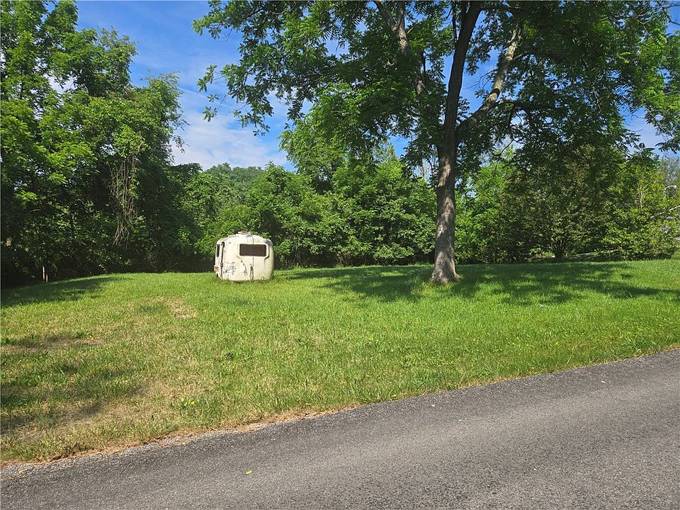 2nd image of 125 Valley Farm Dr