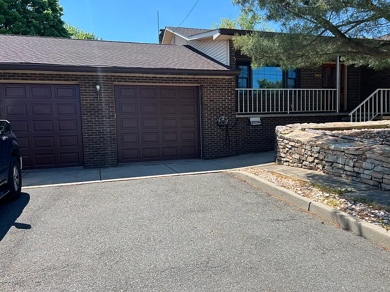 342 Suttons Ln — Photo 2