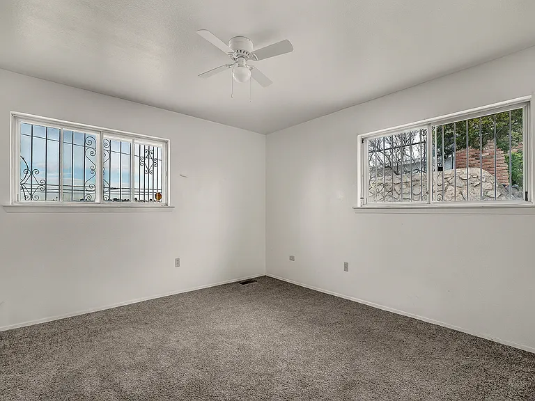 213 Clairemont Dr — Photo 14