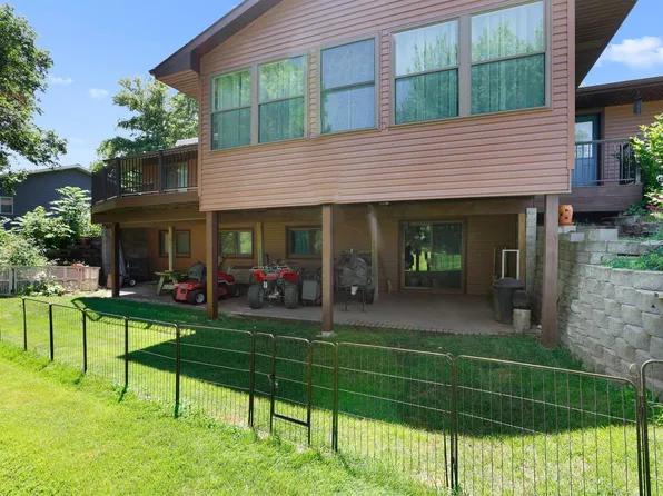 2655 S Deer Trl, Hastings, NE 68901