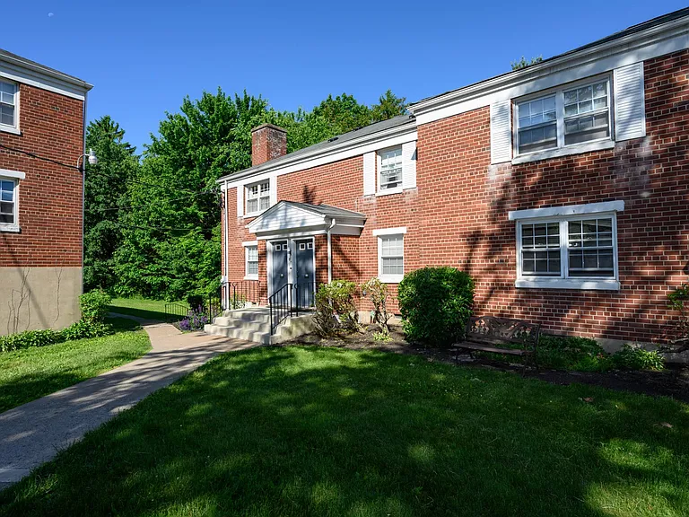 Oakmont Park Apartments — Photo 25