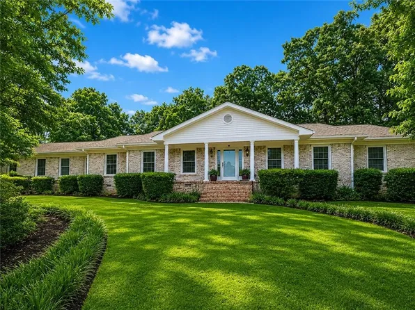 5045 Fox Forest Dr, Lilburn, GA 30047
