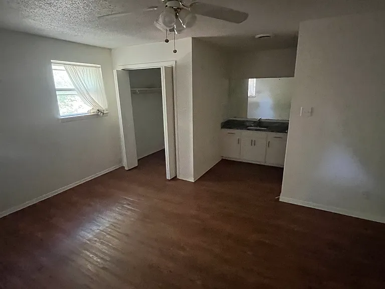 705 Michael Ln — Photo 12