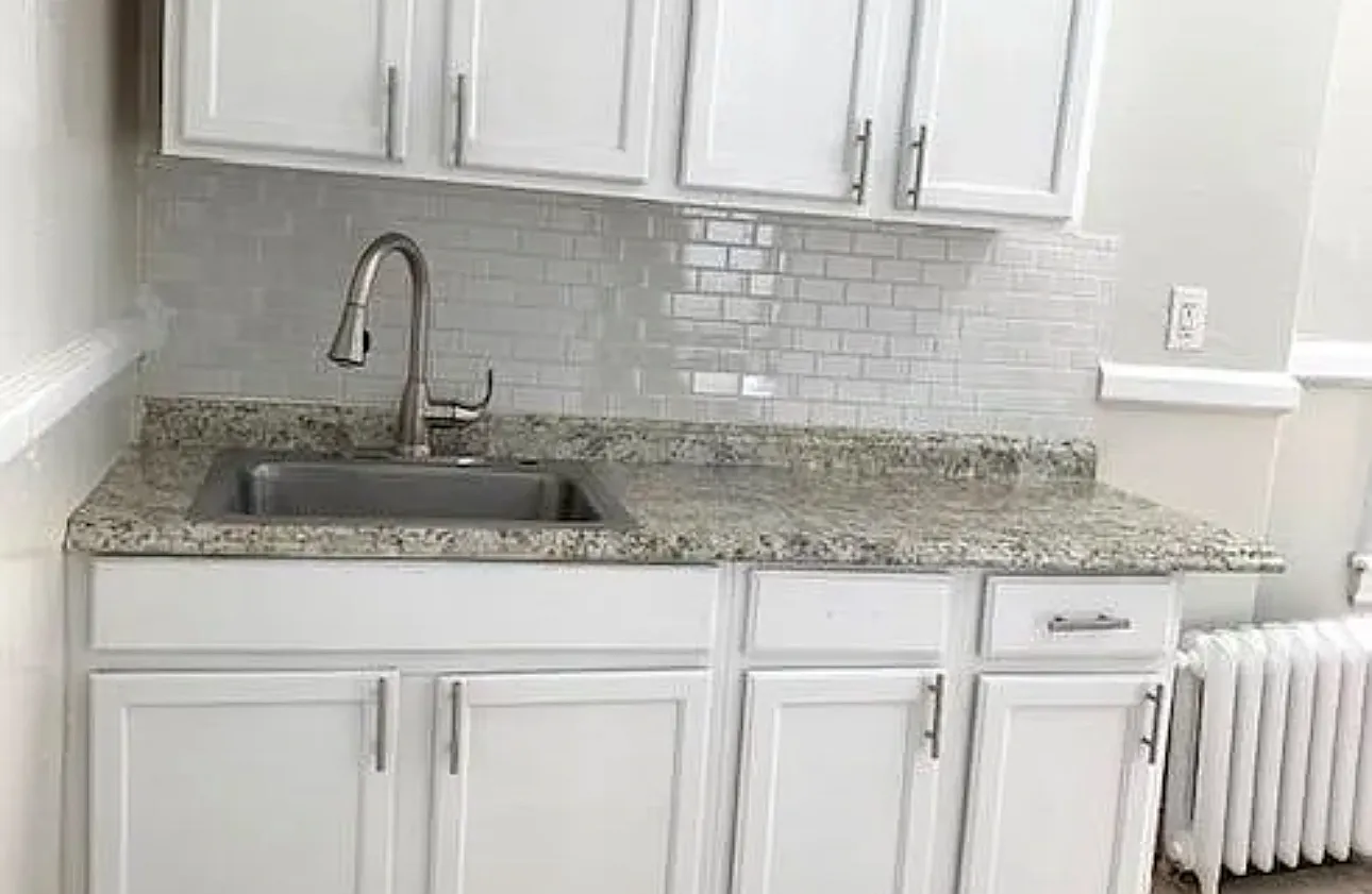 3 bed, 10 sqft, $2,000 — Photo 1