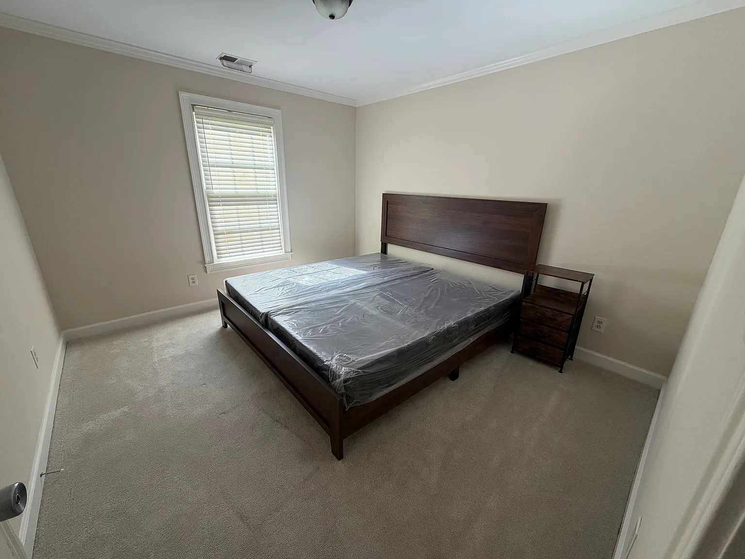 5 bed, 3.5 bath, 1766 sqft, $3,700 — Photo 4