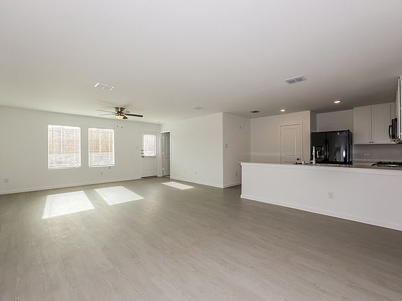 5th image of 103 Wild Rose Dr