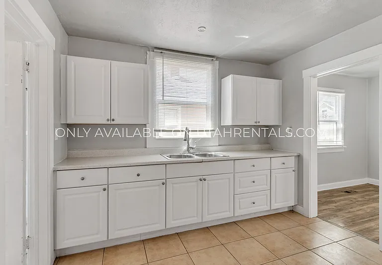 3182 Adams Ave #4 — Photo 4
