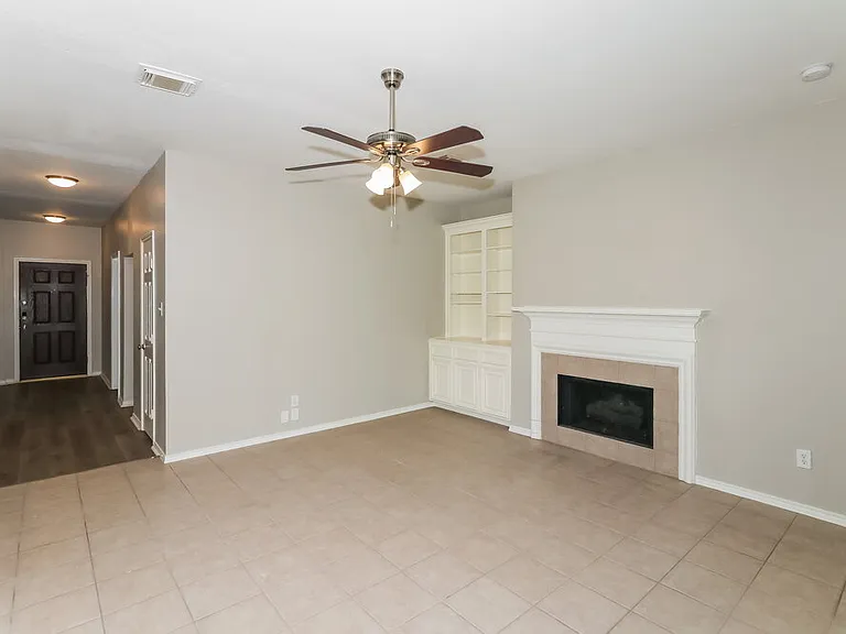 1427 Waterside Village Dr — Photo 3