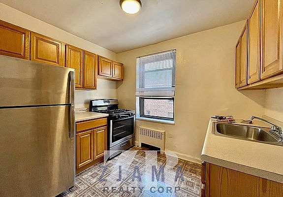 3rd image of 121 E 86th St APT 3H