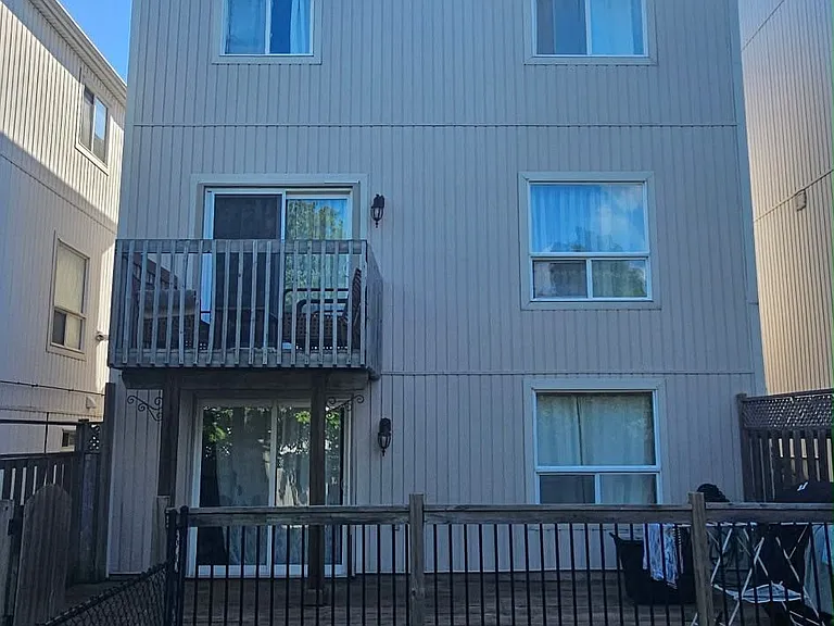 Ashgrove Cres — Photo 9