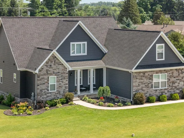 9931 Loretta Ln, South Lyon, MI 48178