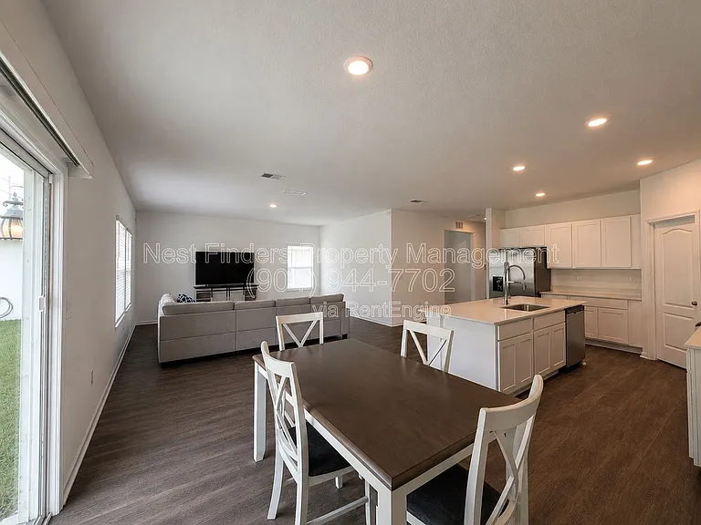 161 Chesterwood Rd — Photo 8