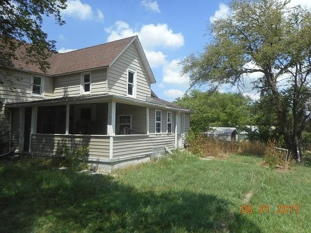 2nd image of 302 W 2nd Ave