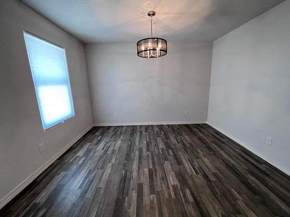 4th image of 567 Holly St #A
