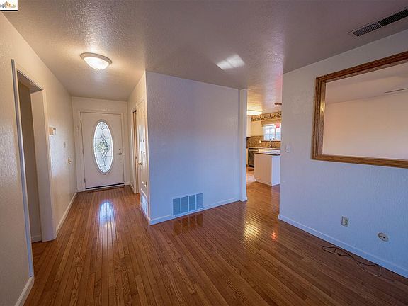 4th image of 836 Santa Ana Dr