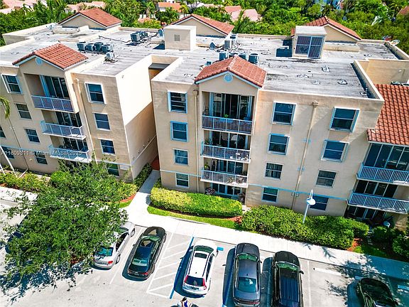 2nd image of 529 E Sheridan St #2061