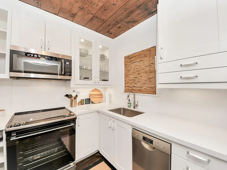 1214 Bartlett St #16 — Photo 16