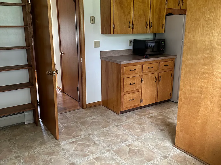 561 Broadview Dr — Photo 8