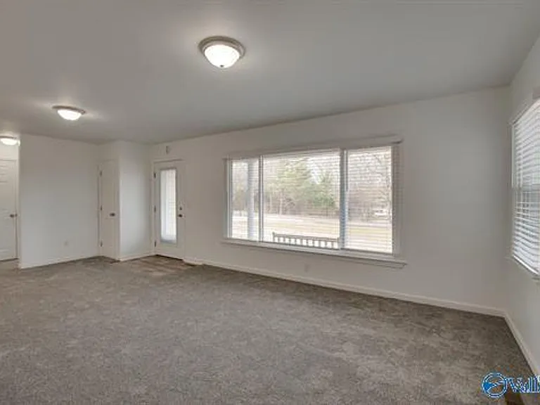365 NE Morris Rd — Photo 8
