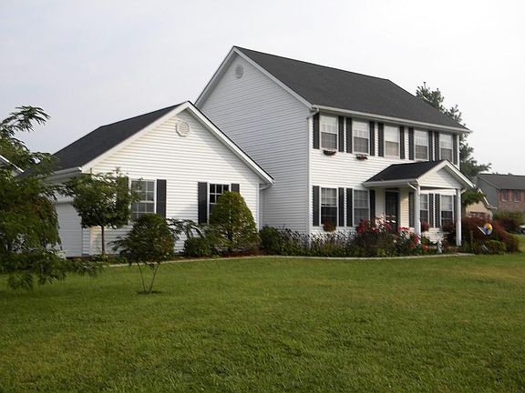 3rd image of 304 Woodfield Dr