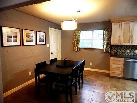 5th image of 302 Brockett St