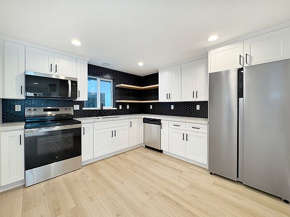 3rd image of 4461 Farquhar Ave #D