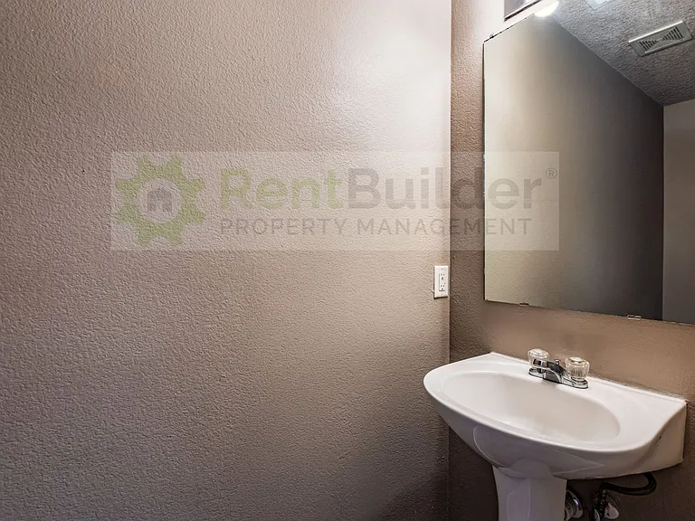 8309 Crimson Ave NE — Photo 12
