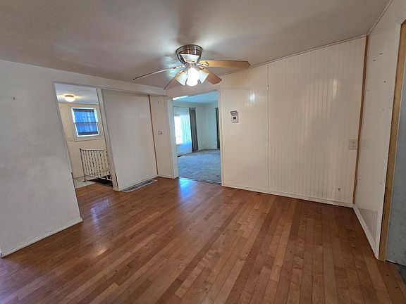 3rd image of 213 E Fremont St